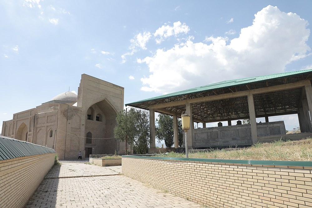 ABDULBOQIY XOJAGI EMKANAGIY ZIYORATGOHI (Kitob tumani)